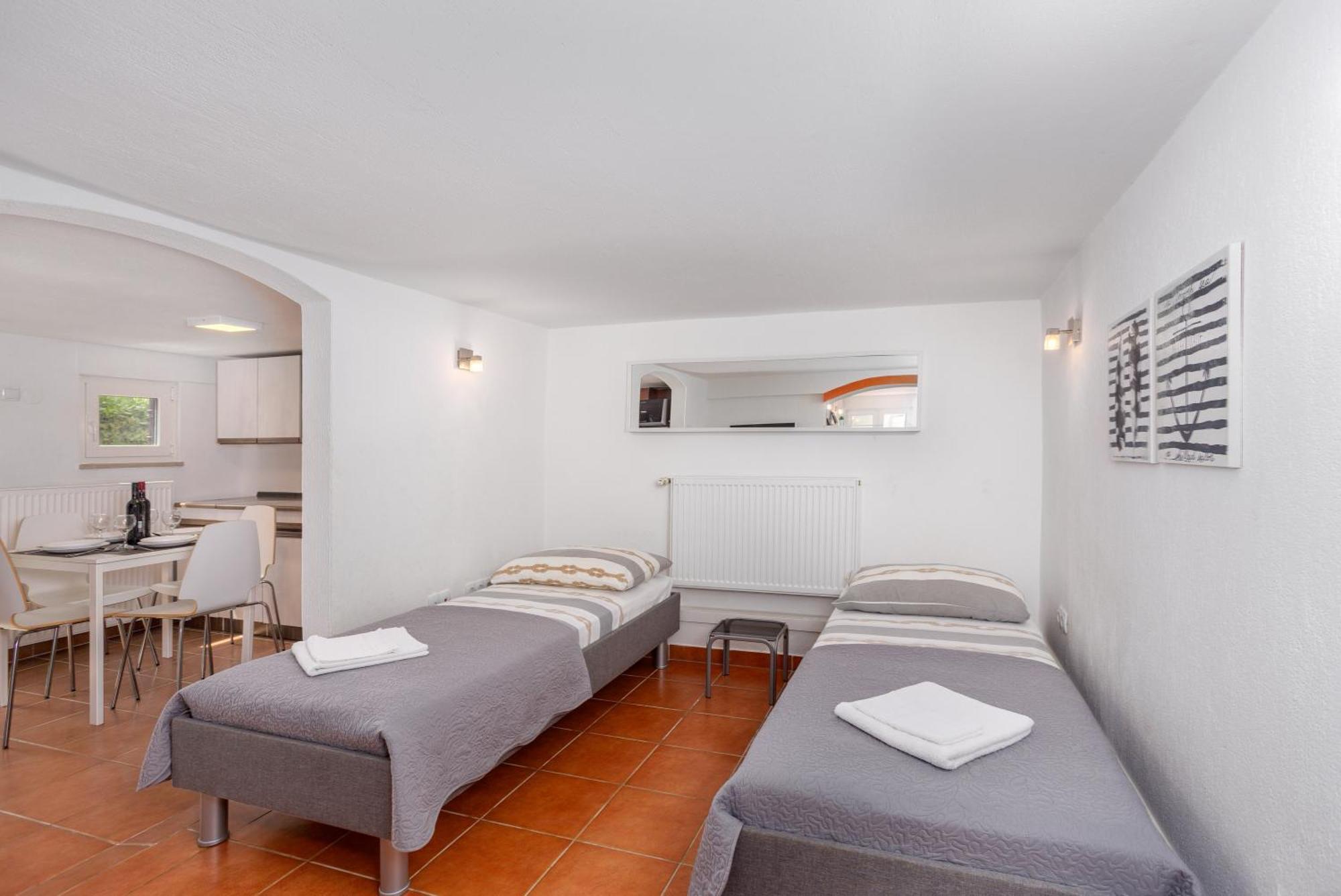 Apartments Villa Temer Pinezici  Exterior photo
